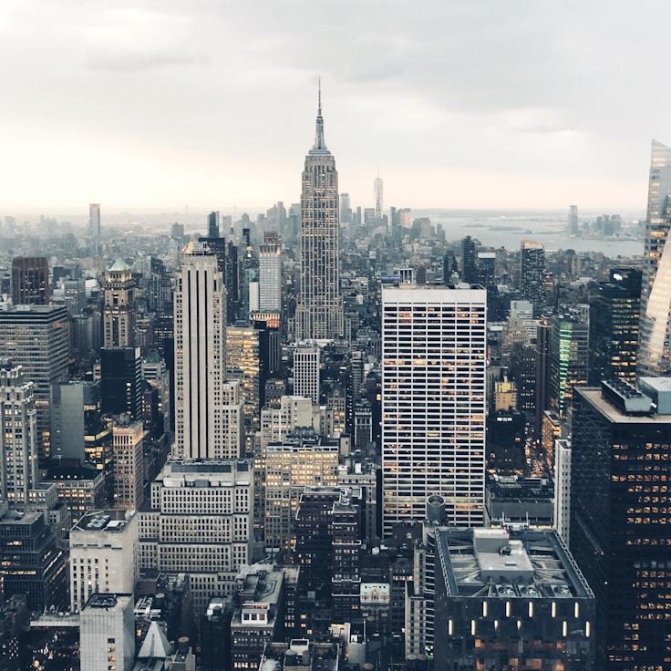 Parents evaluating schools in Portugal